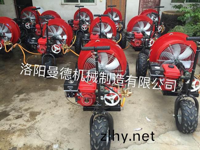 自(zi)走(zou)式(shi)風(fēng)送打藥(yao)機(ji)